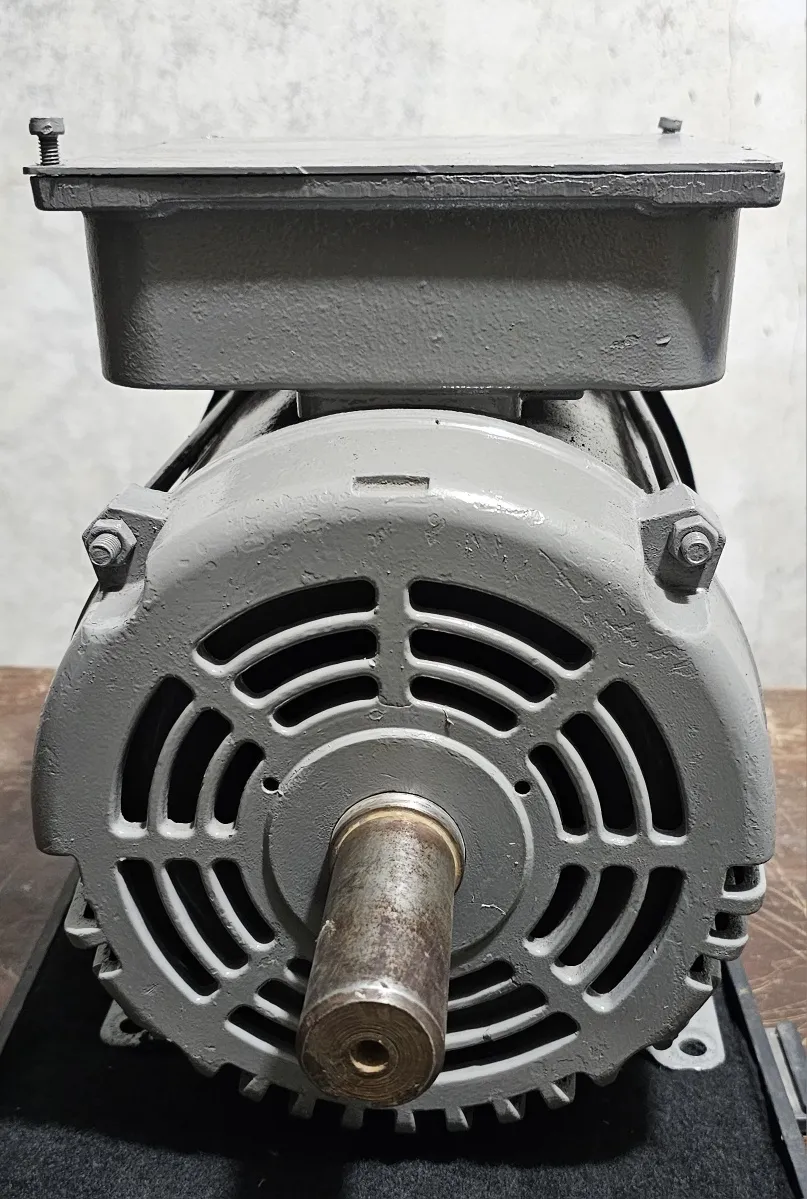 Motor Eléctrico Bifasico 7.5hp 3530 Rpm Marca Weg - Image 2